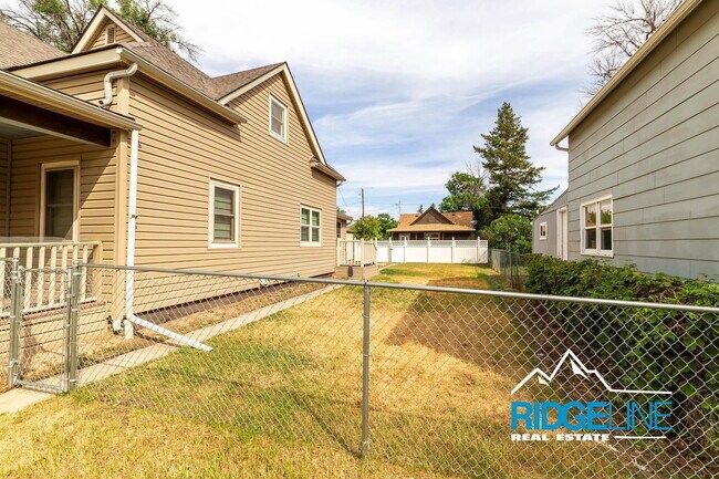 1211 7th Ave N