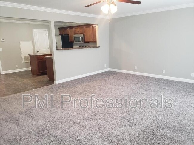 Photo - 609 Bonneville Ln