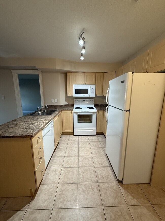 Photo - 4910 50 St Unit MM-301