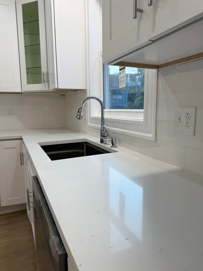Photo - 120 Cushing Ave Unit 2