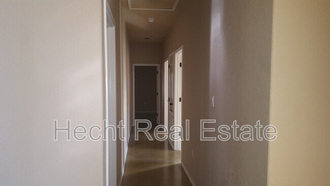 Photo - 1043 Carolyn Cove