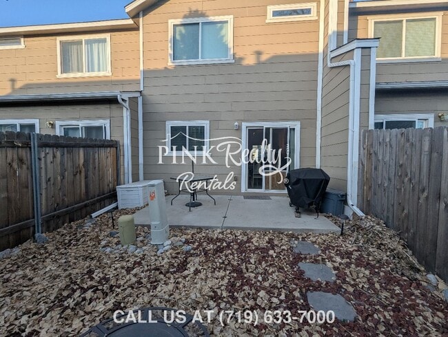 Photo - 870 Red Thistle View