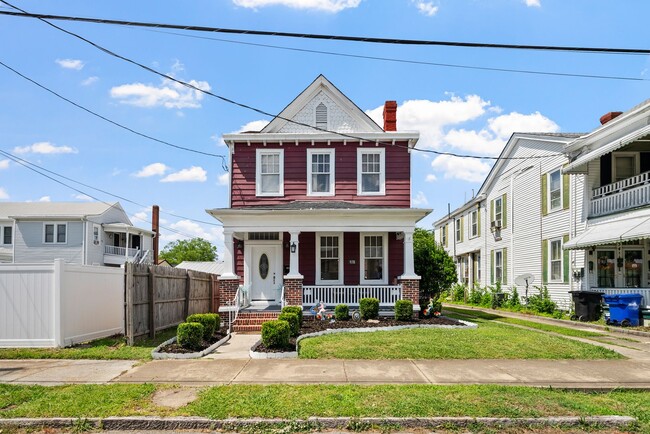 Beautifully maintained 3-bedroom, 3-bath t... - Beautifully maintained 3-bedroom, 3-bath t... House