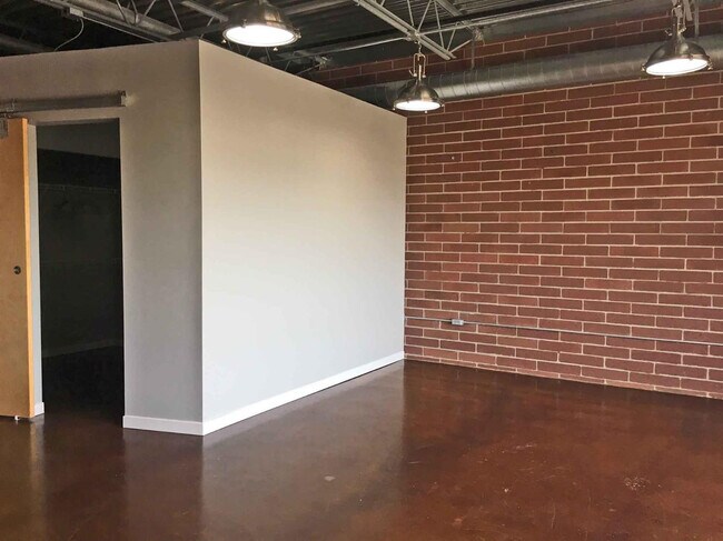 Photo - 322 E Liberty St Unidad 20