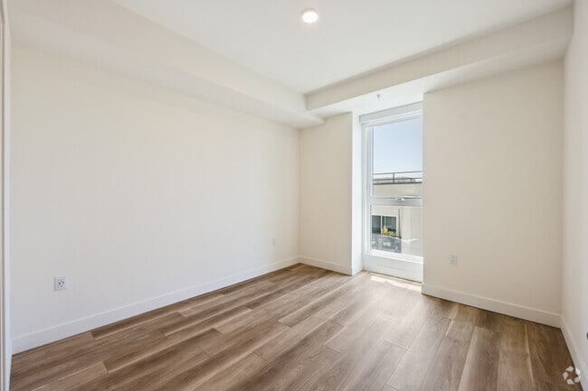 1BR, 1BA - 690SF - Bedroom