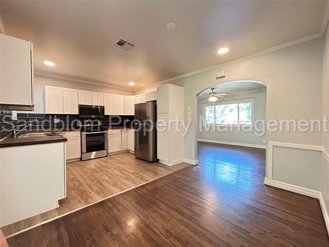 Photo - 1324 S Erie Ave