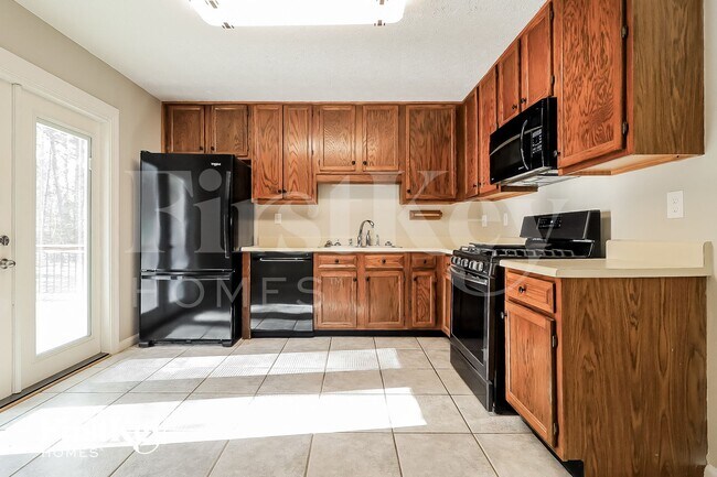 Photo - 560 Presidential Dr