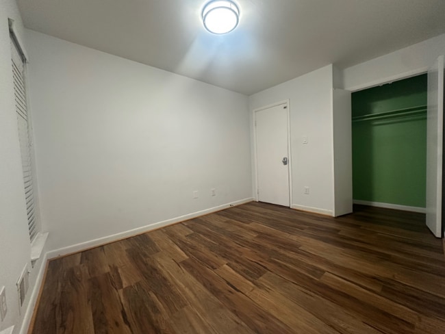 Building Photo - 8xxx Barrett Rd