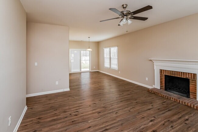 Photo - 2117 David Earl Dr