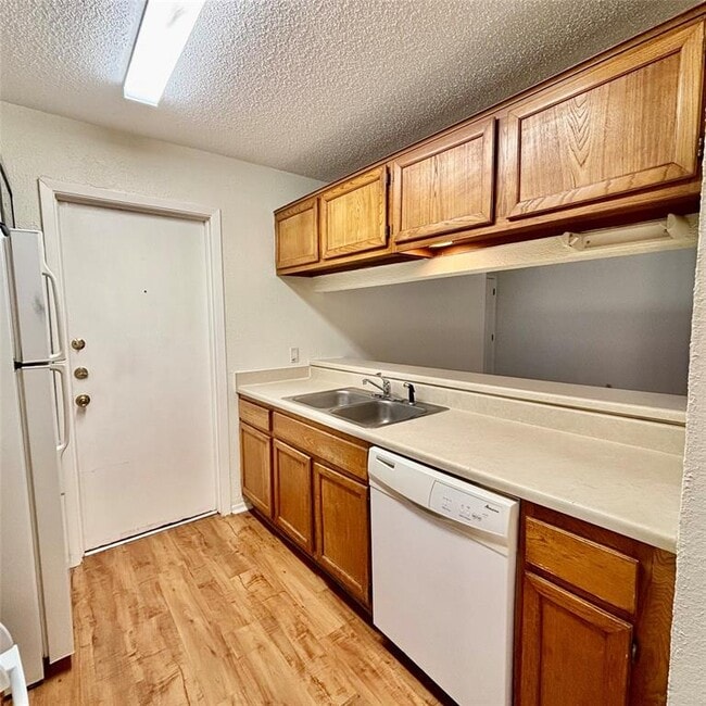 Photo - 405 Burlwood Ct