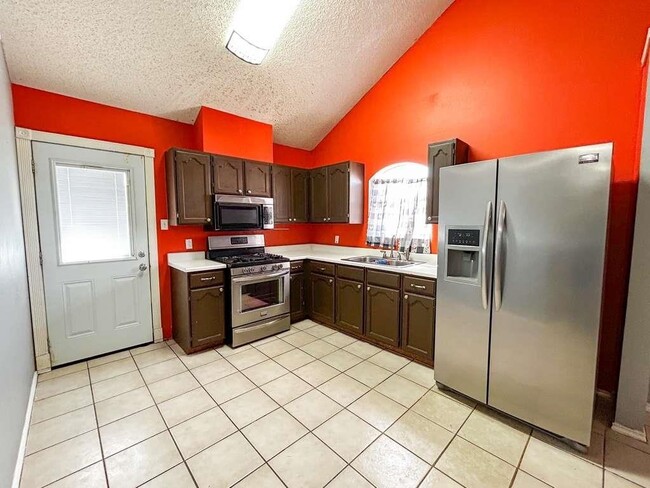 Photo - 402 Prescott Loop