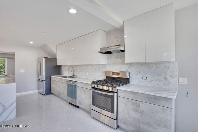 Photo - 17 Roslyn Dr