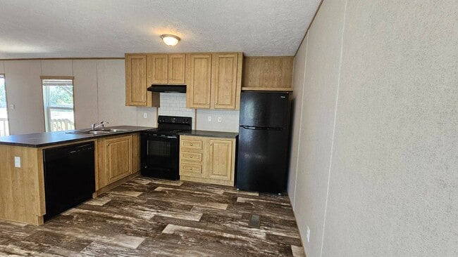 Photo - 2320 E MacArthur Rd