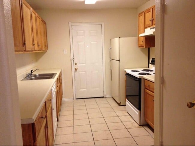 Building Photo - 7613 Oak Chase