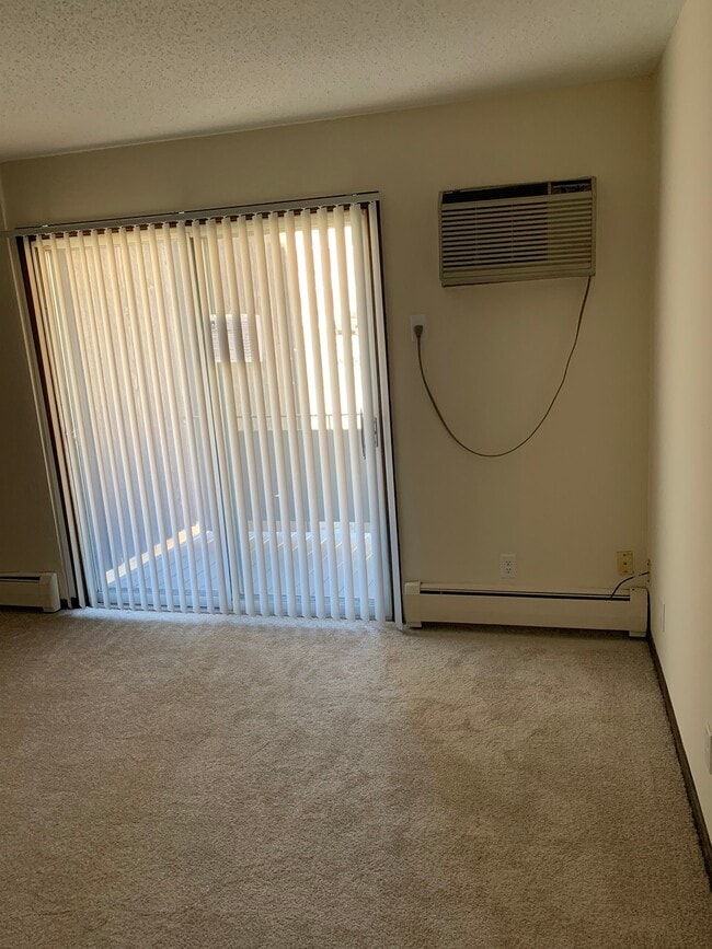 Photo - 981 St Albans St N Unit 306