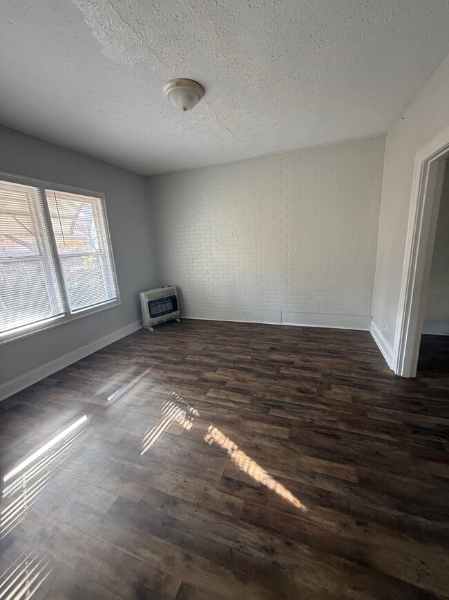 Photo - 337 5th Ave W