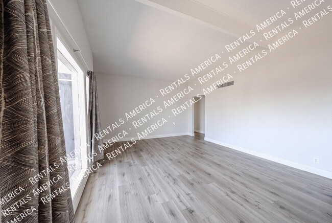 2110 W Greenbriar Dr