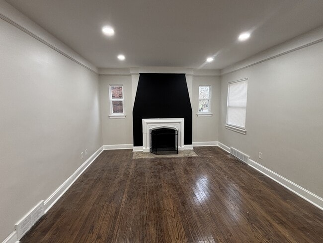 Photo - 8817 Marseilles St