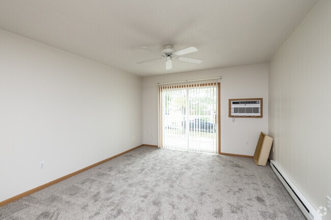 2BR, 2BA - 930SF - Living Room