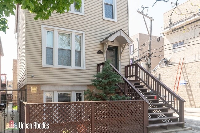 Building Photo - 3144 N Oakley Ave Unit J03W