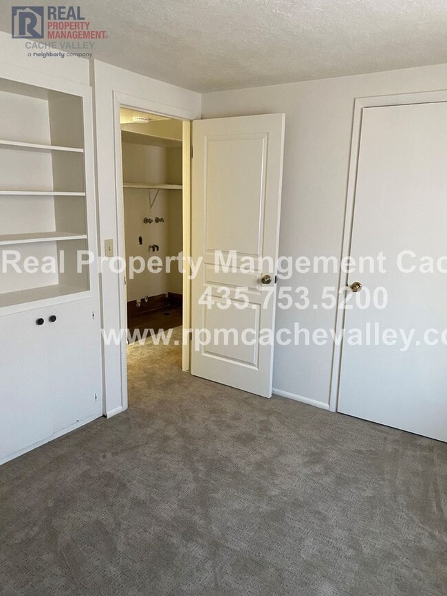 Building Photo - 271 Riverbend Rd Unit 271 Riverbend Rd #5-271 Riverbend Rd #5 Rental