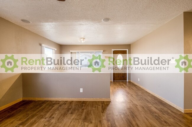 Photo - 14104 Turner Pl NE