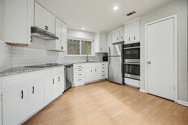 Photo - 16607 Neumann Dr