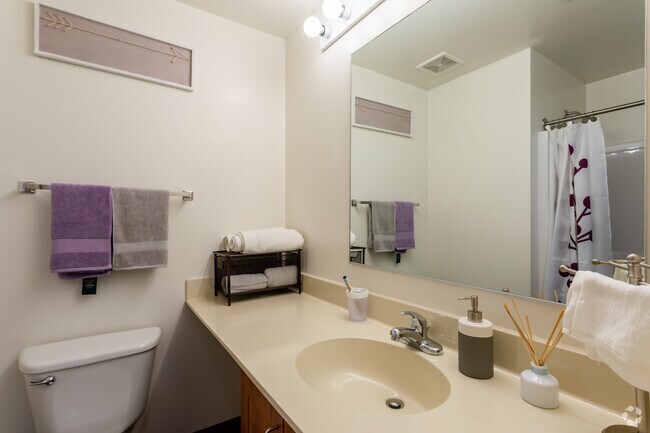 Model 4 x 4 - Private Bathroom