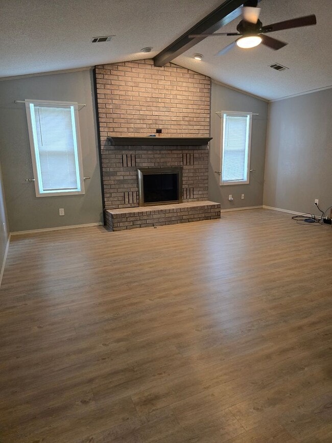 Photo - 3 bedroom 2 bath home with basement for lease