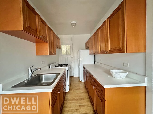 6540 N Lakewood Ave Unit S
