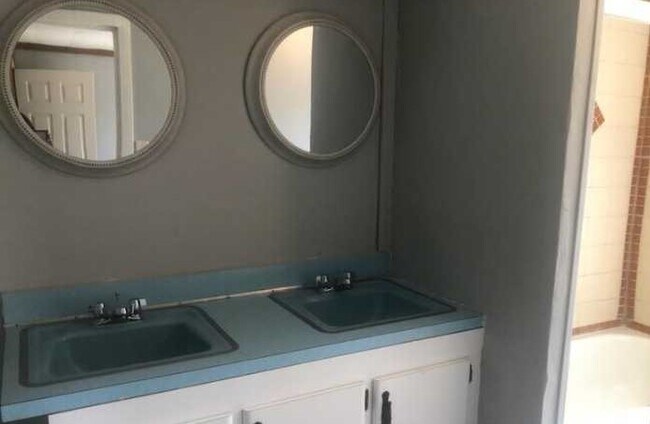 Bathroom - 204 W Grove St