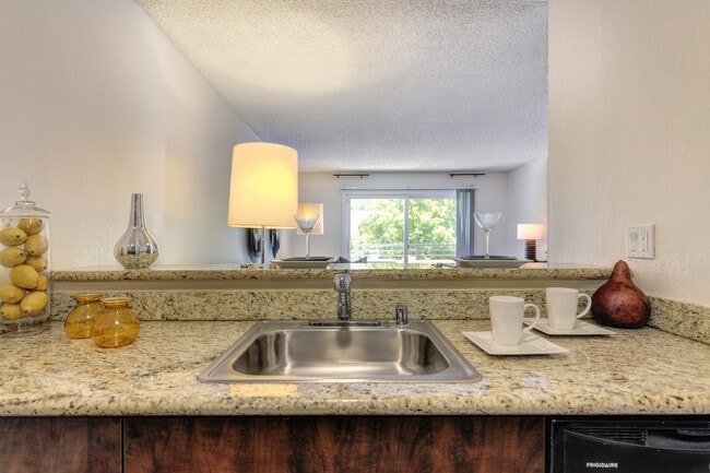 Kitchen - The Retreat at Walnut Creek