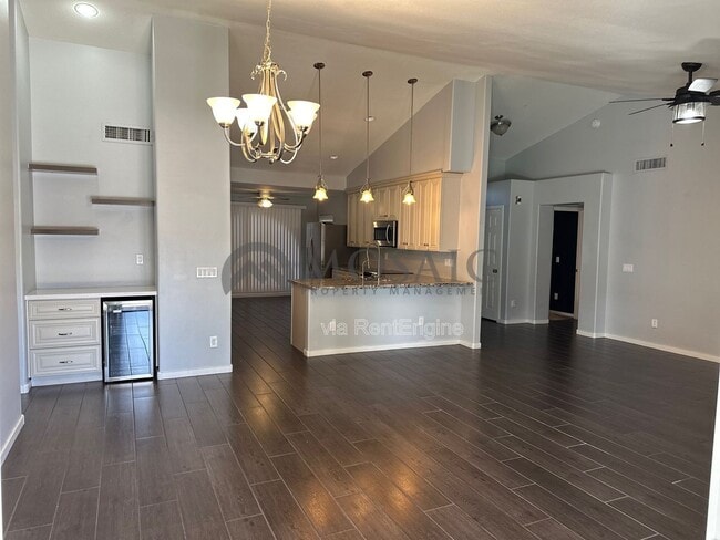 Photo - 411 N Leoma Ln