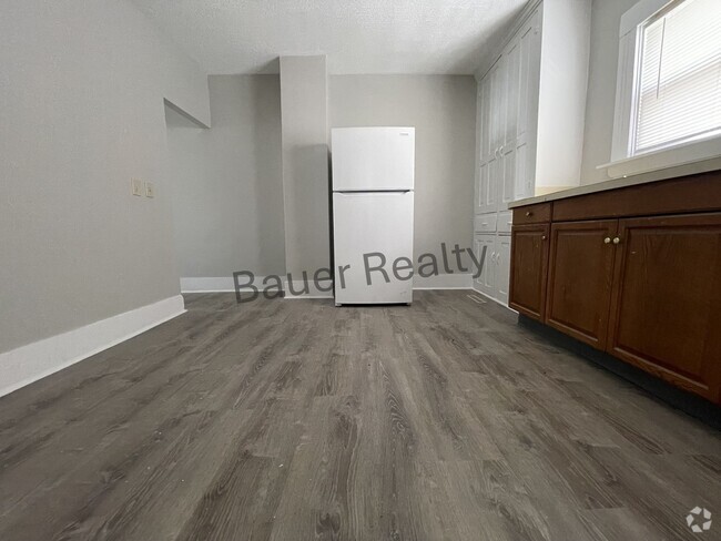 Building Photo - tb320 Unit Down Rental