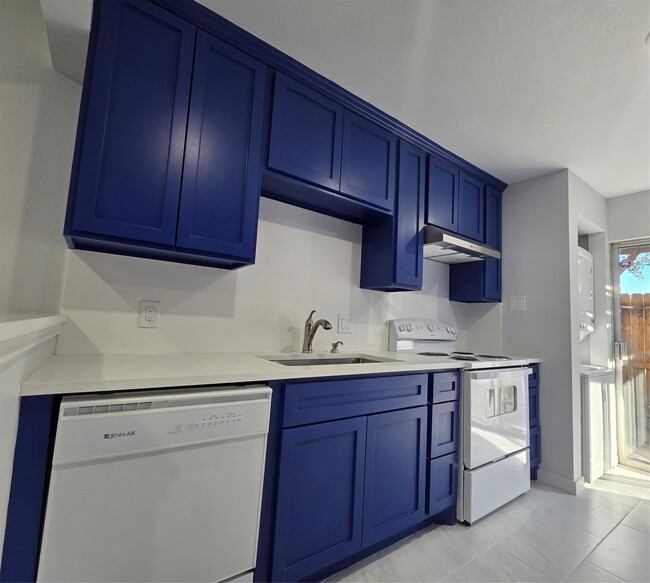 Photo - 1505 Woodhead St Unit 2