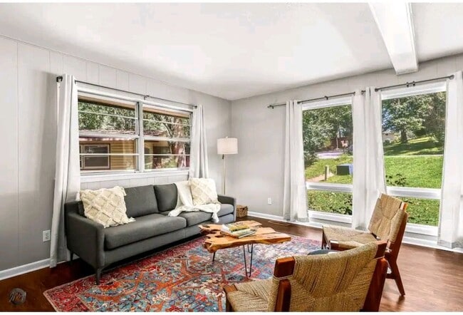 Photo - 10 Tenbury Ln