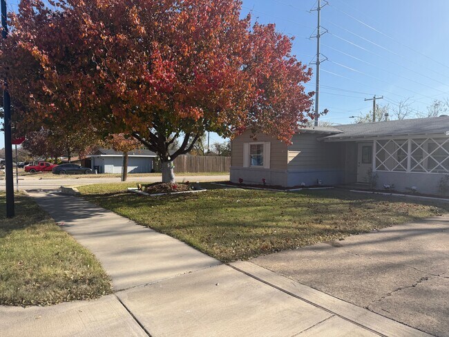 Photo - 2136 Ridgeway St