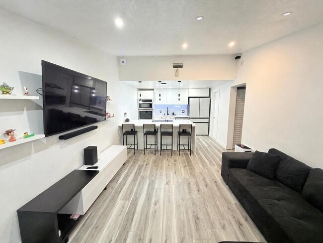 Photo - 7164 Southgate Blvd Unidad #7164