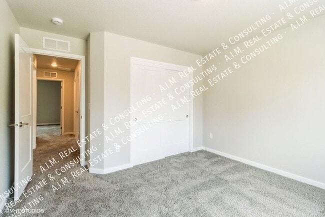 Photo - 284 Caspian Ct