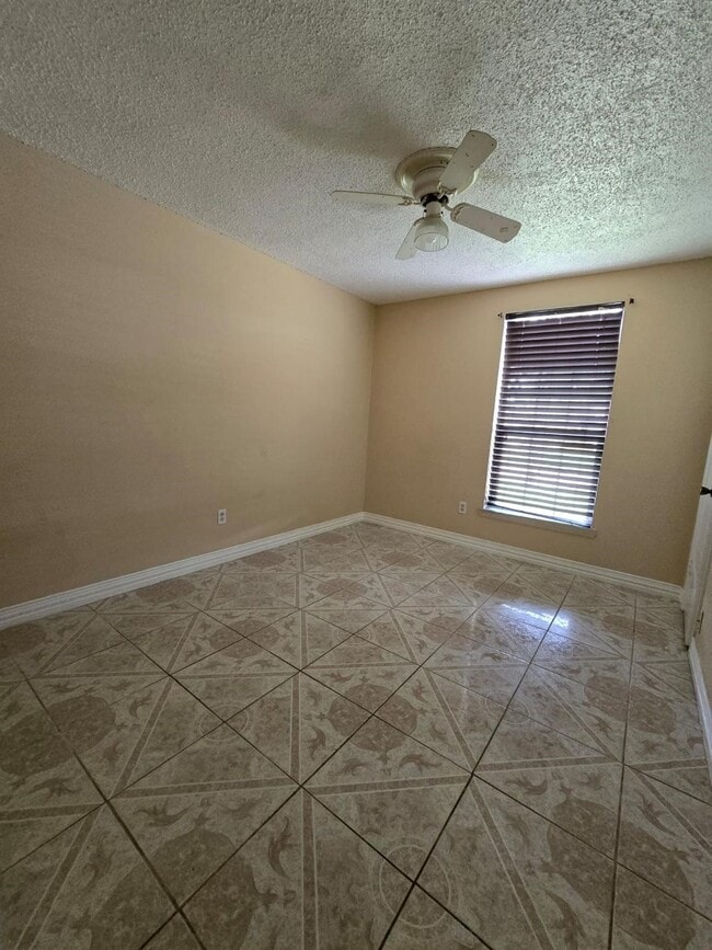 Photo - 822 Ivy Hollow St