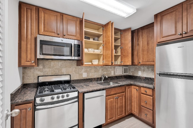 Photo - 2401 H St NW Unidad 808