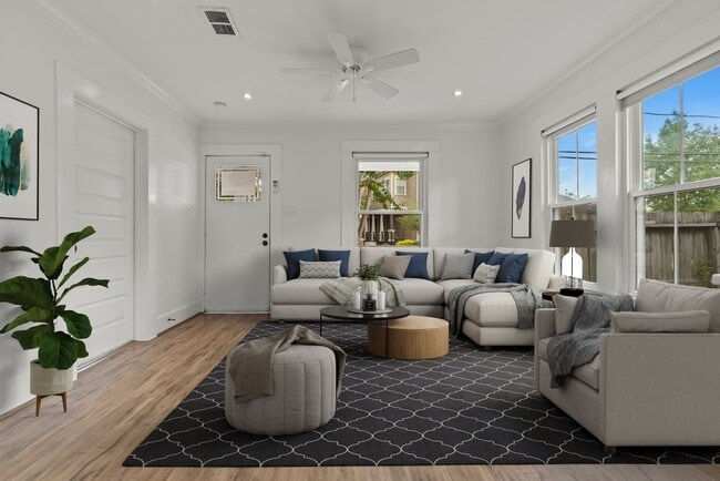 Photo - 724 E 21st St House