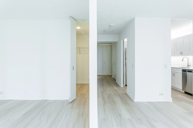 Photo - 211 E Wacker Dr