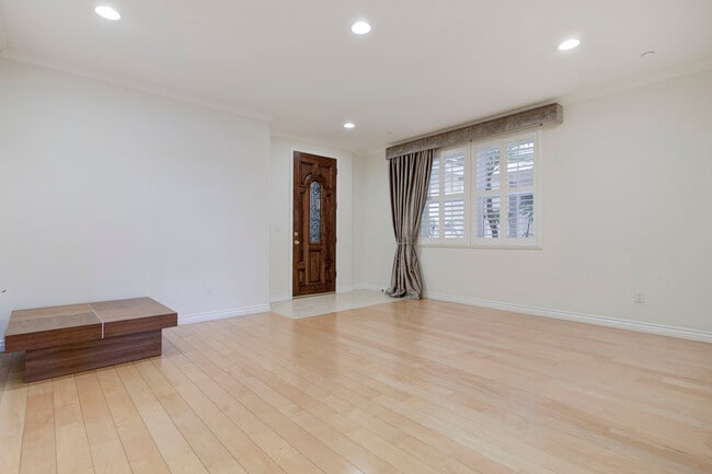 Photo - 556 E Palm Ave Unit 102