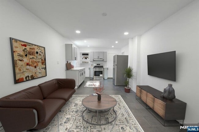 Building Photo - 244 White St Unit 1-1 Rental