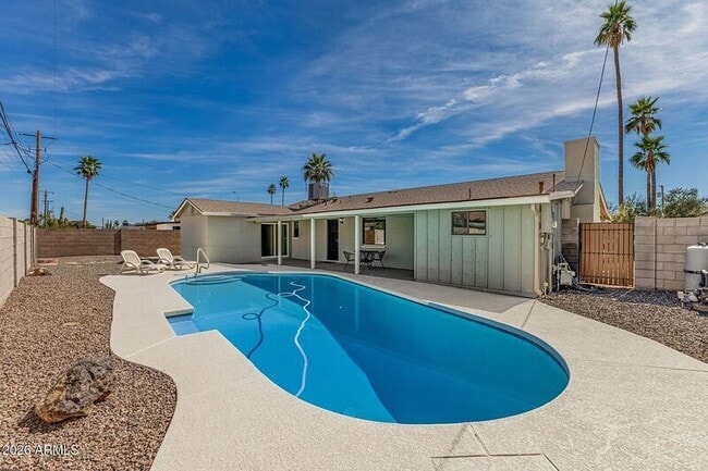 Building Photo - 220 E McKinley St