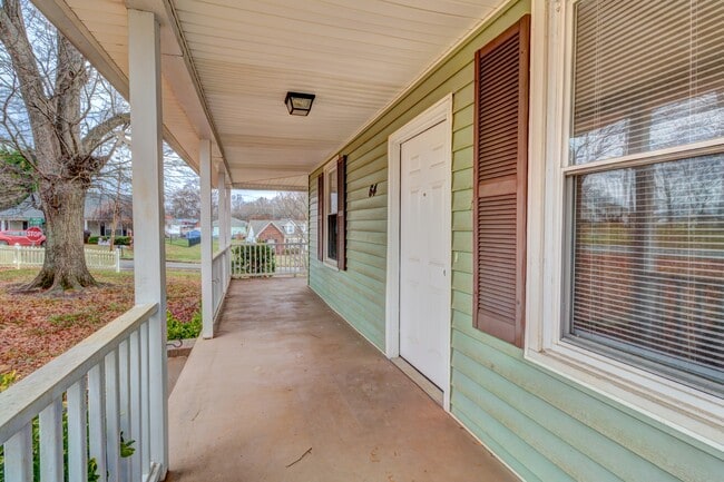 Photo - 64 Burton St