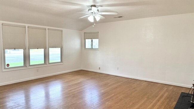 Photo - 2335 N Douty St