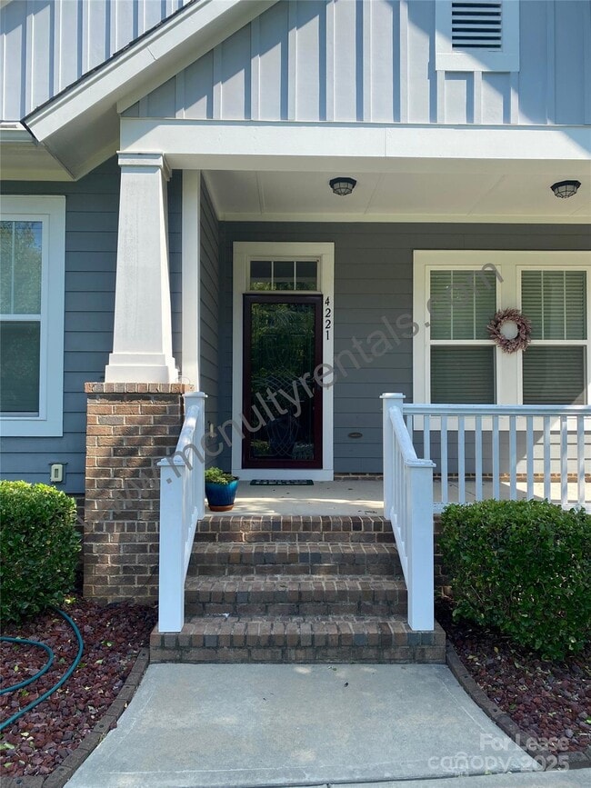 Building Photo - 4221 Courtly Ln Rental