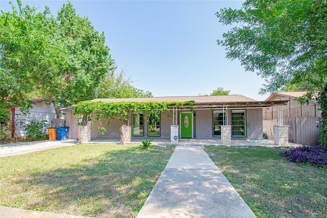 Building Photo - 2524 Berkett Dr Rental